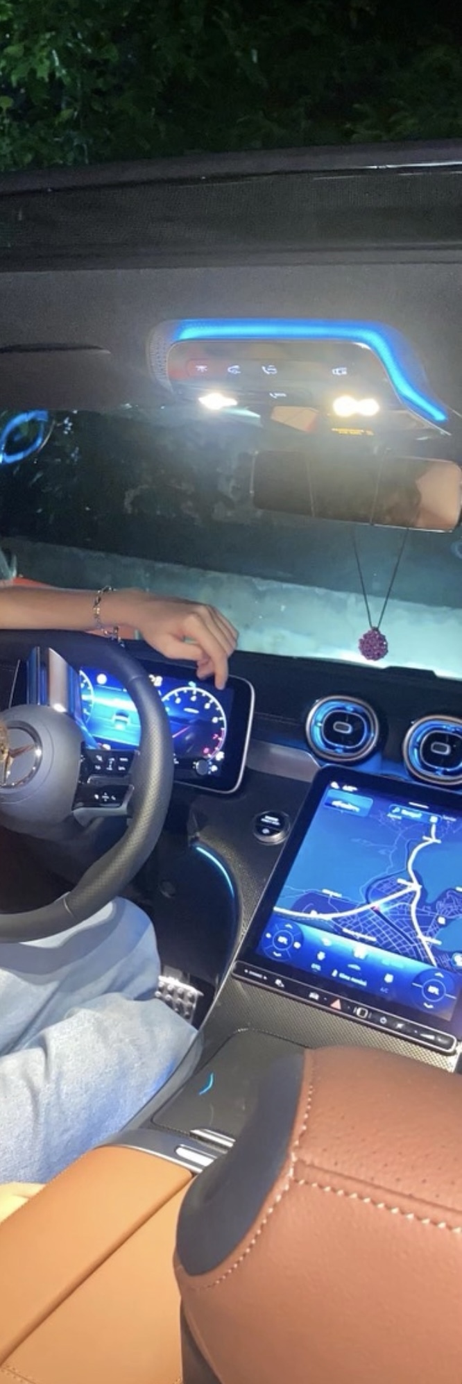 Bu konsol mercedesin hangi serilerinde var?
