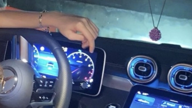 Bu konsol mercedesin hangi serilerinde var?
