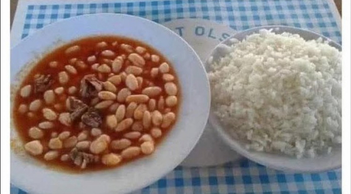 Kuru fasülye pilavın yanına en iyi ne gider?