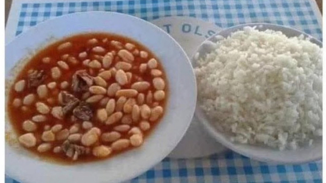 Kuru fasülye pilavın yanına en iyi ne gider?