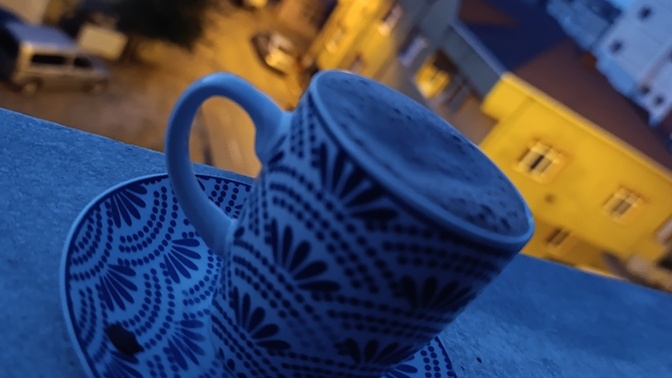 Gece olunca insan neden daha çok düşünür, Yoksa sessizlik, bazı duyguları daha mı çok konuşturur?