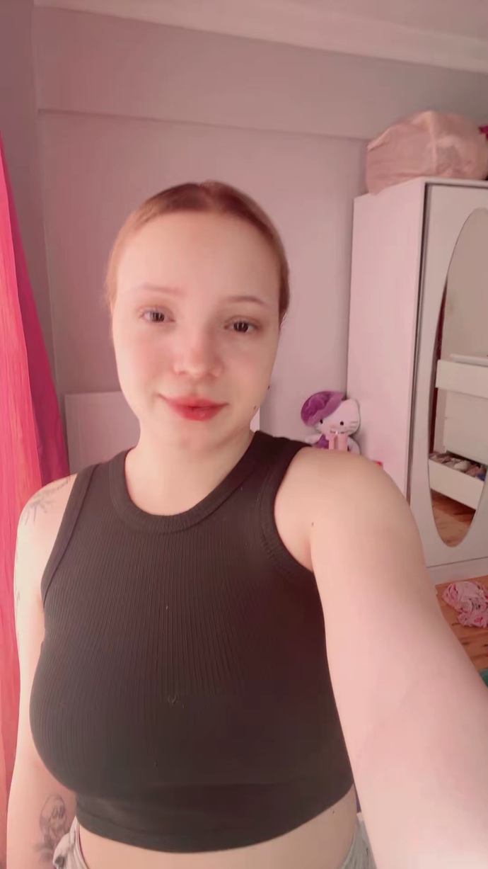 Sizce kıyafetim açık mı normal mi?