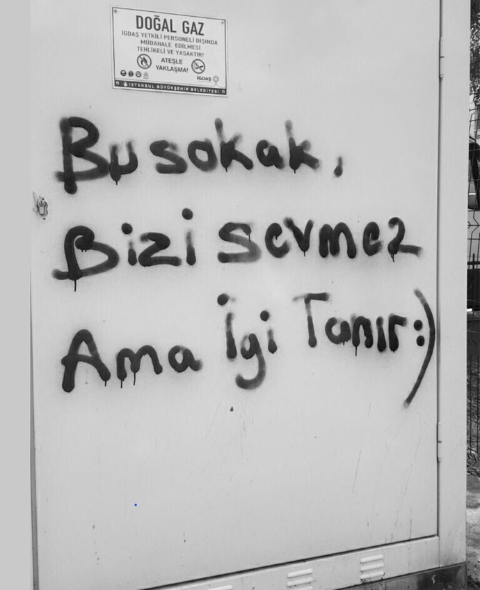 Bir duvar yazısı yazacak olsanız ne yazarsınız?