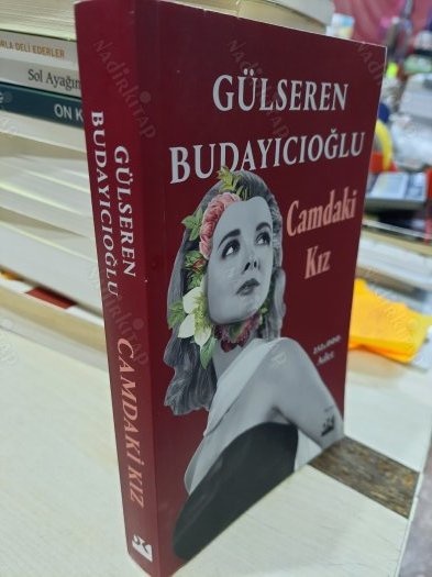 Camdaki Kızın sana bir şey söylemesi için 1-352 arası sayfa seçer misin? Acaba ne söyleyecek?