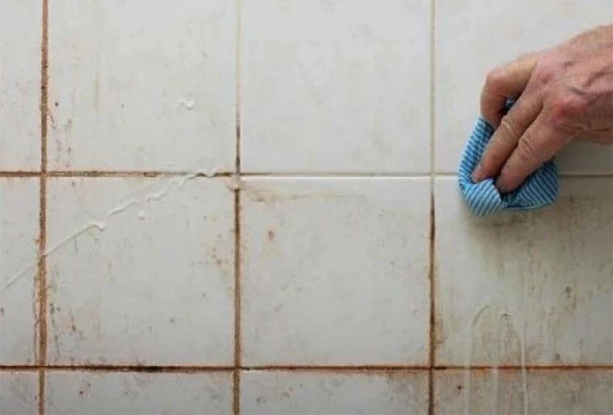 Fayans aralarındaki kirleri neyle çıkarıyorsun? Diş fırçası mı yoksa özel bir ürün mü?