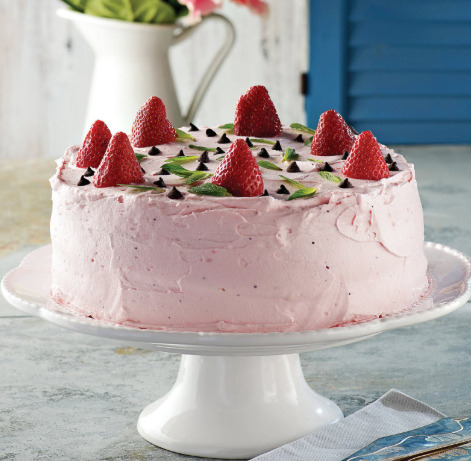 🎂 Pastanın üstündeki çilek gibiydi bakışı... sizce tatlı mı, tehlikeli mi🧁🍓?