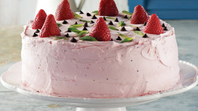 🎂 Pastanın üstündeki çilek gibiydi bakışı... sizce tatlı mı, tehlikeli mi🧁🍓?