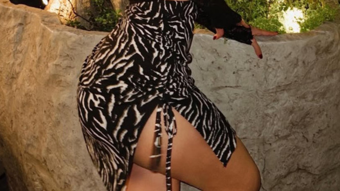 Kadınlar yırtmaçlı etek giymeli mi?