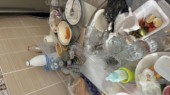 Şu mutfağın haline bakar mısınız annem neden böyle?