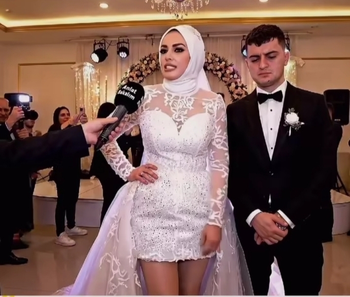 😂😂😂😂😂aradığım gelinliği buldum üstü şişane altı memişane sizce nasıl😂😂😂😂😂?