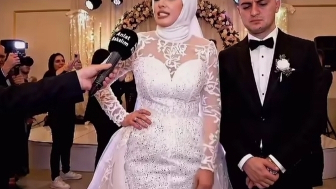 😂😂😂😂😂aradığım gelinliği buldum üstü şişane altı memişane sizce nasıl😂😂😂😂😂?