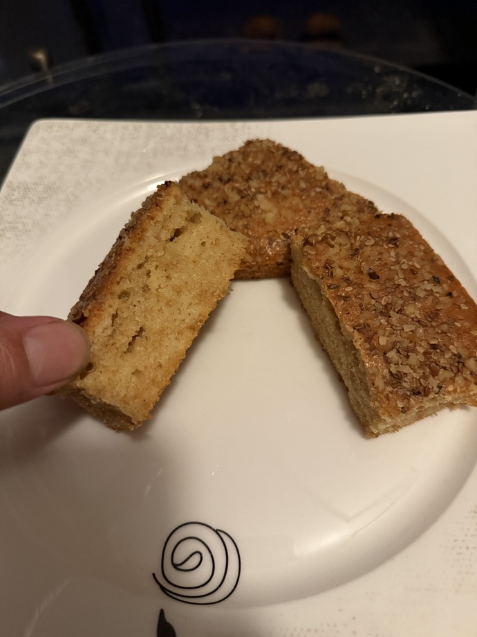Kek yapan erkekten olur mu? Hemde bademi ve fındığı rondoda çekip hamuruna koyan?