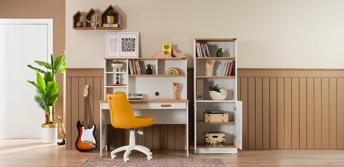 Salonun köşesindeki boş alanı kitaplık yapayım dedim, ama kitap koymadan önce mumlar, objelerle doldu bile bu hala kitaplık mı?