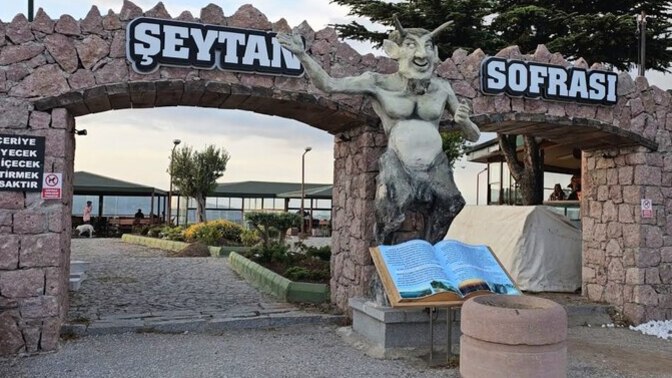 Dünyada kıtlık var ve çok açsınız. Şeytan sofrası adı altında bir sofra kurulsa bu sofraya oturur musunuz?