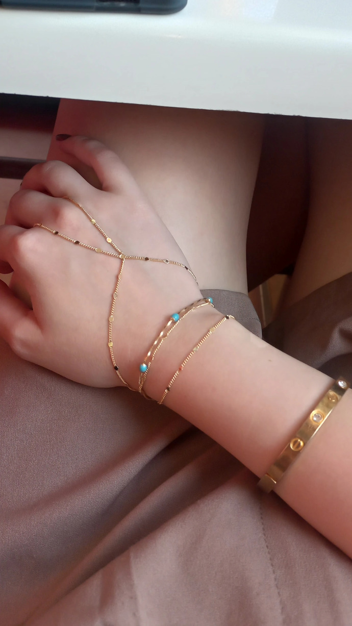 Takı takan kadın seviyor musunuz, bilekliklerim nasıl?