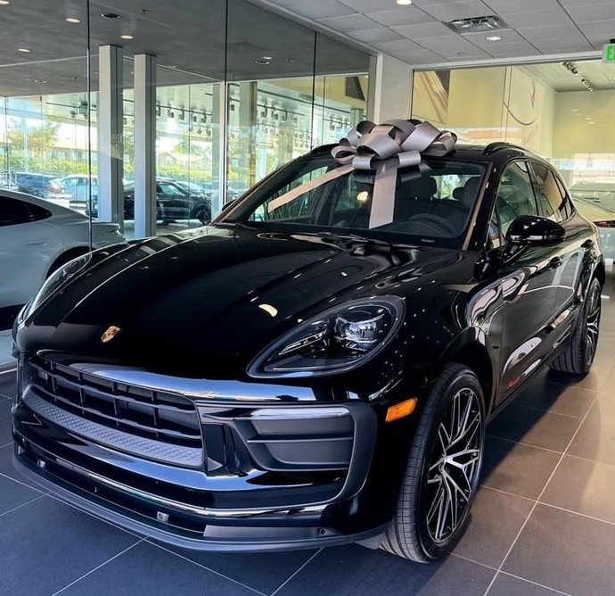Siyah Porsche Cayenne güzel mi?