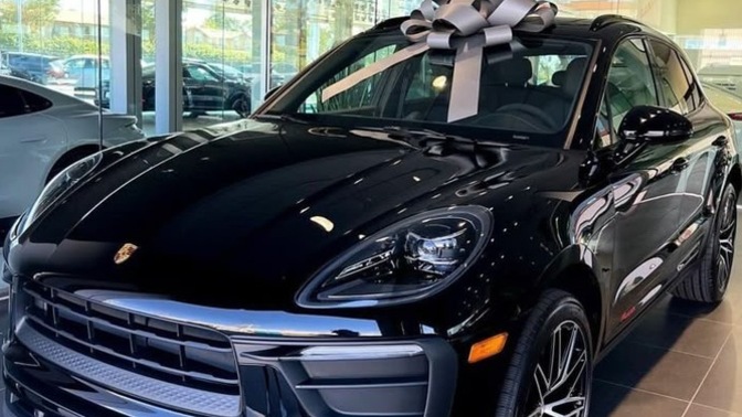 Siyah Porsche Cayenne güzel mi?
