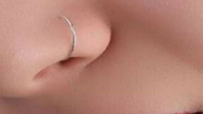 Sizce burun piercingi guzel duruyor mu?