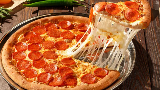 🍕 bu pizzanın bana baktığını sadece ben mi hissediyorum?