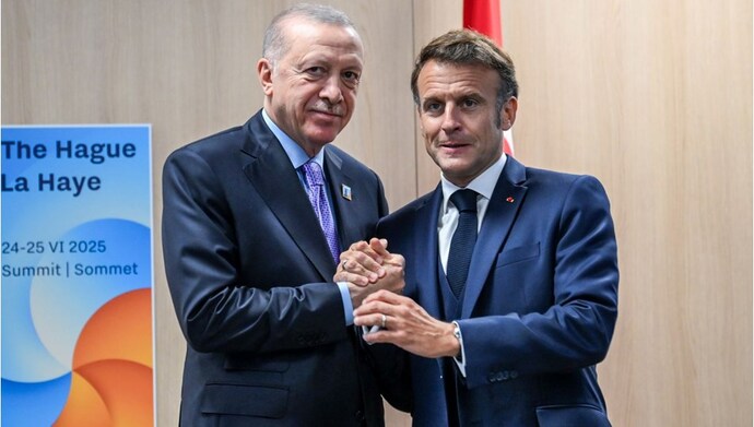 Cumhurbaşkanı Erdoğan ve Macron arasındaki tokalaşmayı nasıl buldunuz?