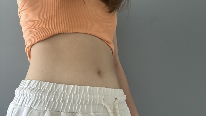 Sizce crop giysem göbeğim göze batar mi dışarıda göbeğim çıkmış mi?