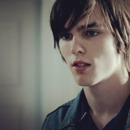 Skins İzlemişmiydiniz?