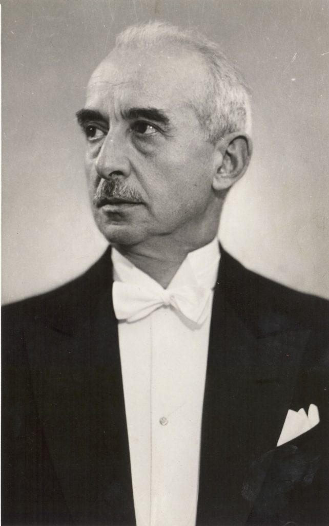 Bu ülkede İsmet İnönüyü sevmeyenler sizce de tarih cahili mi?