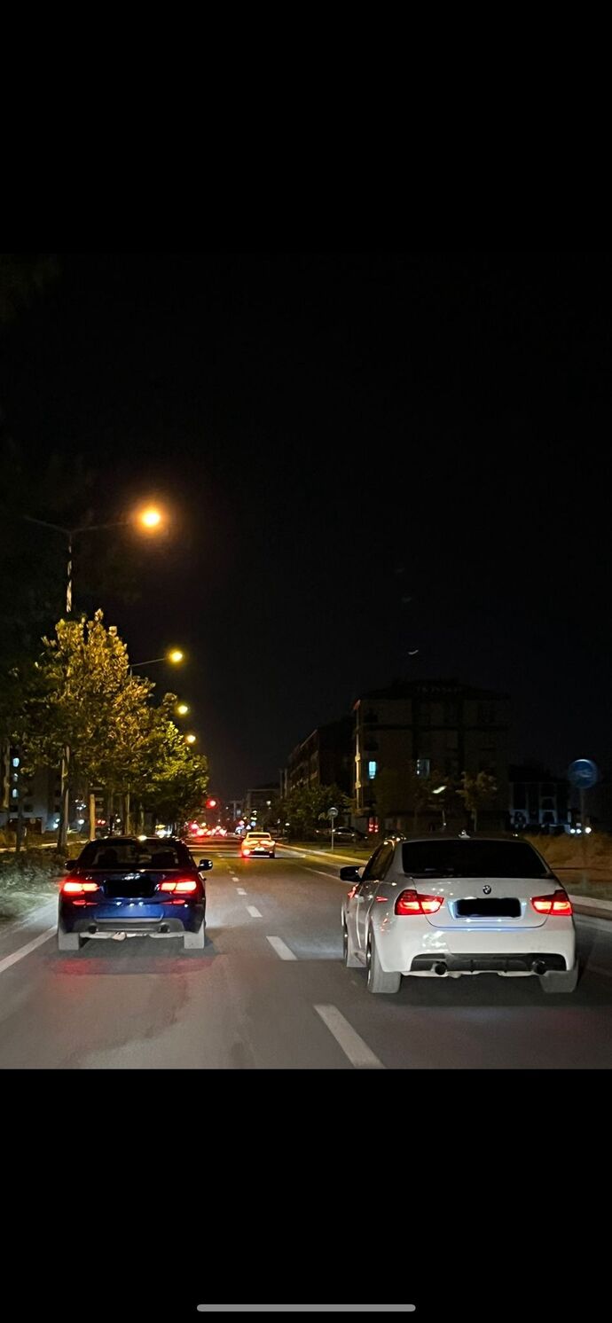 Bu arabaların olayı ne neden lastikler bu kadar büyük?