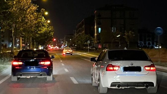 Bu arabaların olayı ne neden lastikler bu kadar büyük?