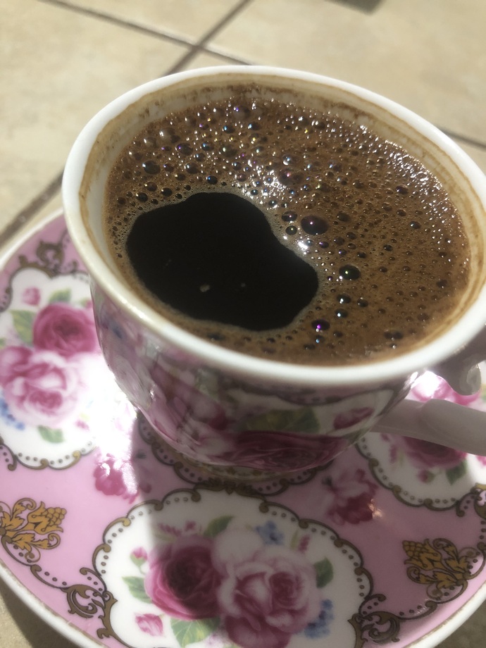 Bu kahvenin köpükleri neden renkli?