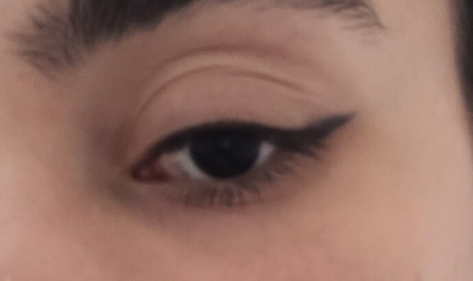 Kizlar ilk kez eyeliner cektim olmus ku ne olur söyleyin bir de goz kapagim neden bu kadar sismis aw sebebi ne olabilir?