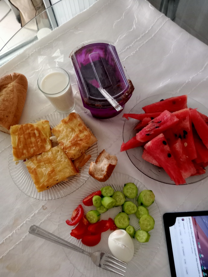 Bu kahvaltı kaç kişilik sizce?