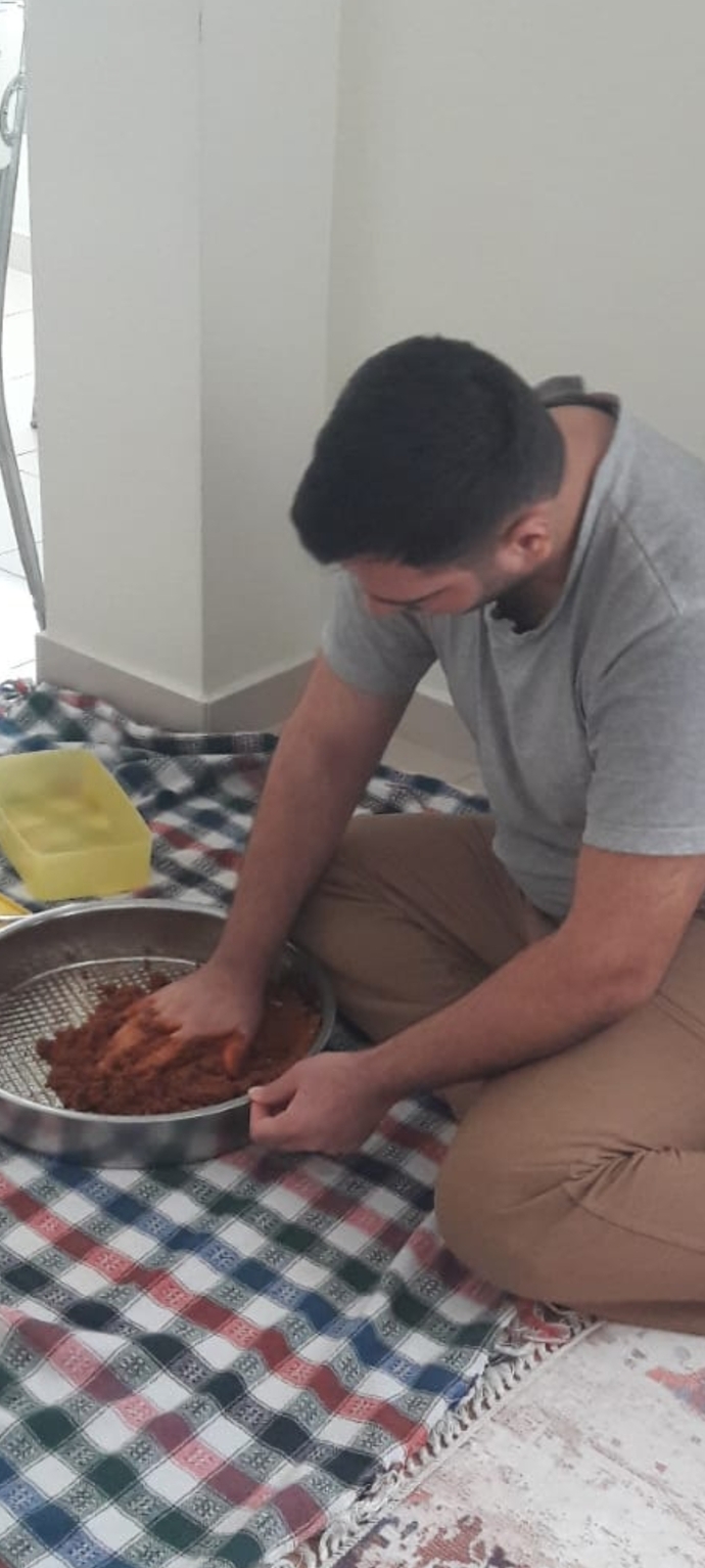Erkek dediğin çiğköfte yoğurabilmeli midir?
