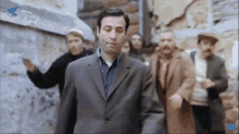 Dışarıda yürürken nasıl bir surat ifadesine sahip olursun?