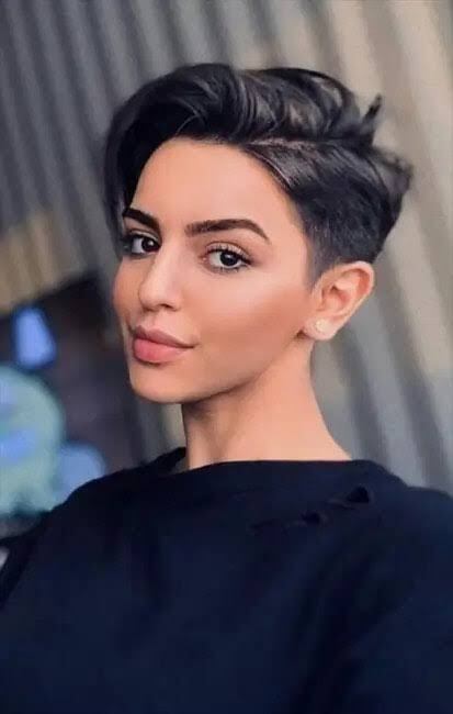 Bu saç modeli nasıl sizce kestirmeyi düşünüyorum da şu an popoma kadar geliyo sıkıldım?