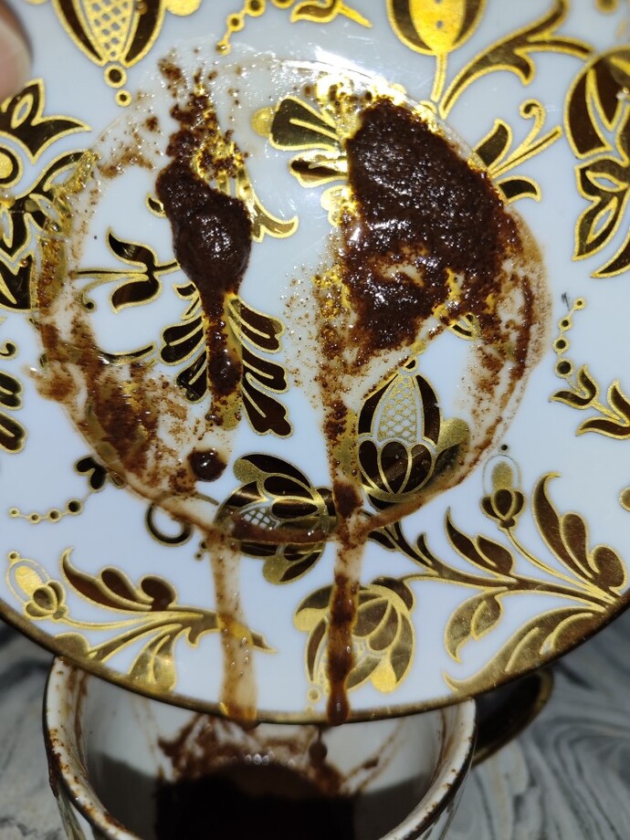Kahve falı yorumlayacak olan var mı?