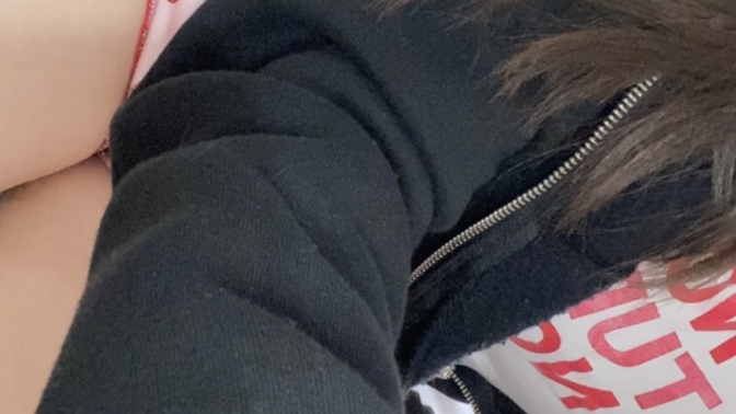Evde böyle giyinmem normal degil mi?