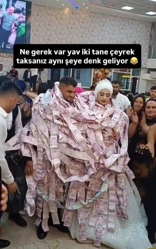 Düğününüzde böyle gösterişleri sever misiniz?