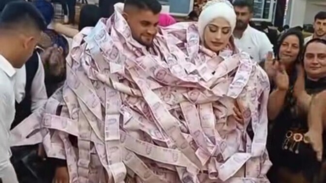 Düğününüzde böyle gösterişleri sever misiniz?