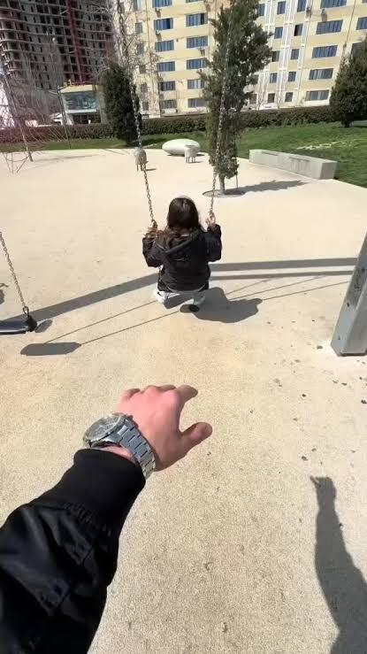 Eşimi salıncakta sallıyorum romantik anlarımız siz eşinizin sizi sallamasını ister misiniz?