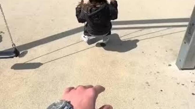 Eşimi salıncakta sallıyorum romantik anlarımız siz eşinizin sizi sallamasını ister misiniz?
