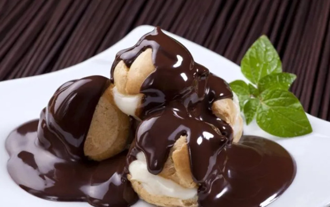 Tatlı krizinde soğuk baklava mı profiterol mü😋 ?