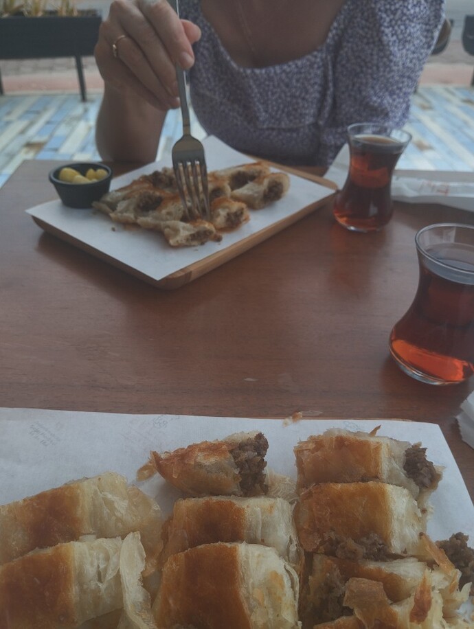 Bu arkadaşımın çok derdi var ya niye böyle?