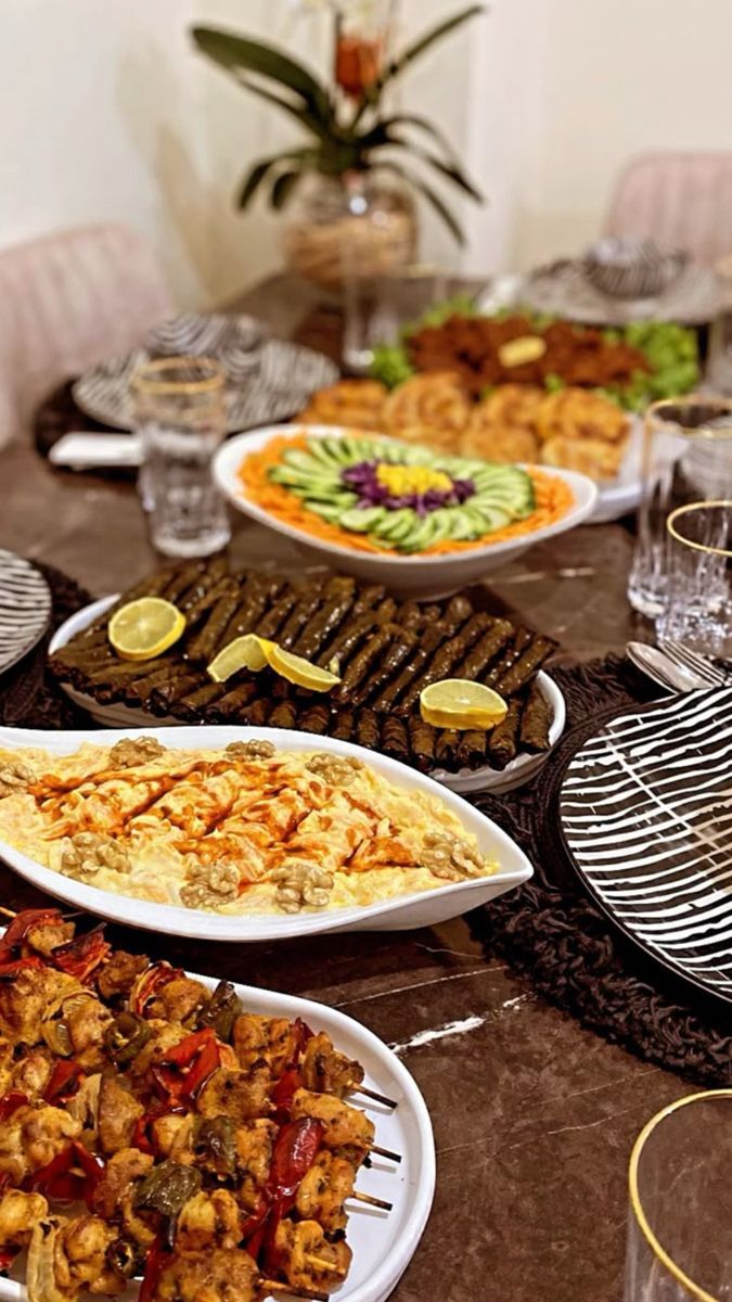 Öğlen yemeği menünüz nedir?