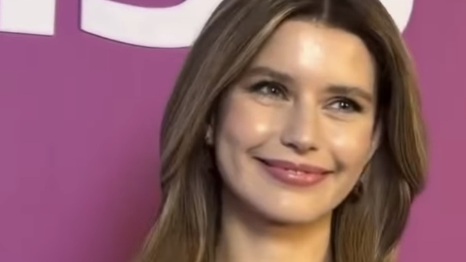 Sarı saç Beren Saat’e mi daha çok yakışmış Hande Erçel’e mi?