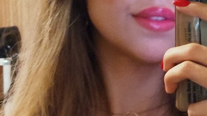 Üst dudağıma dolgu yaptırmak istiyorum sizce yakışır mı?🤔🤔🤔çenemede olabilir hacivat gibi üçgen olandan öneriniz nedir?🤔?