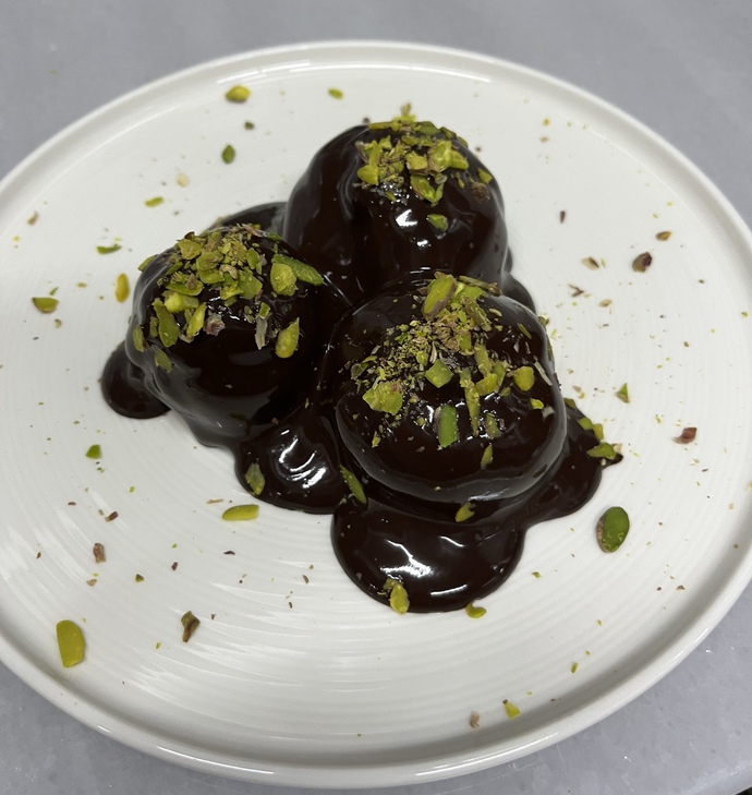 Gece gece size profiterol yaptım yer misiniz?