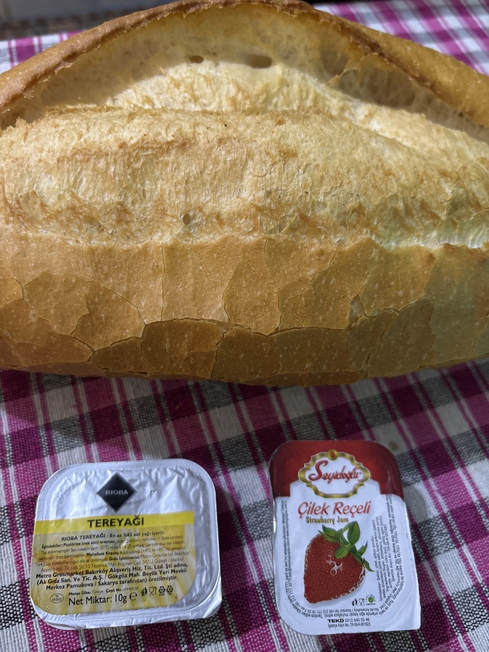 Canım kızarmış sıcak ekmek üzerine tereyağ, reçel çekti. Sizin de canınız çekti mi?