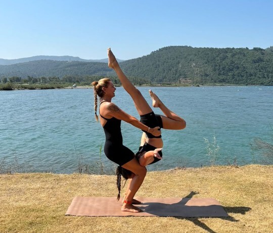 Benimle birlikte Yaz Yogası yapabilir misin?