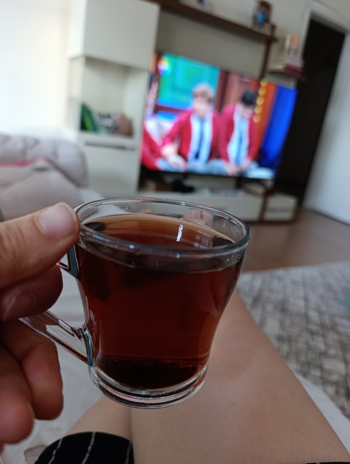 ☕📺😒